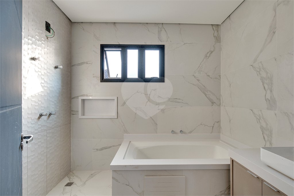 Casa à venda com 4 suítes no condomínio Reserva Robélia, São Paulo - SP
