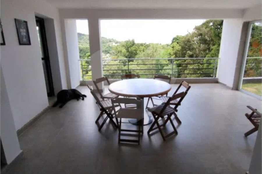 Casa à venda ou para alugar com 3 quartos, sendo 1 suíte, no condomínio Alpes da Cantareira, Mairiporã - SP