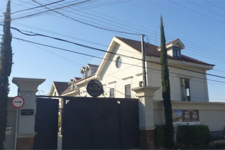 Casa à venda com 4 suítes no condomínio Vila Inglesa, Atibaia - SP
