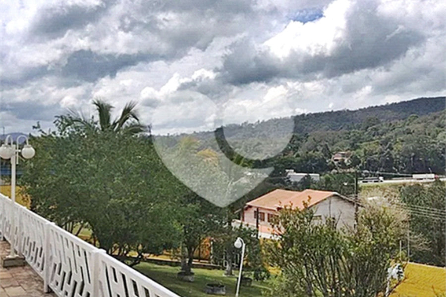 Casa à venda com 4 quartos, sendo 3 suítes, em Luiz Fagundes, Mairiporã, SP