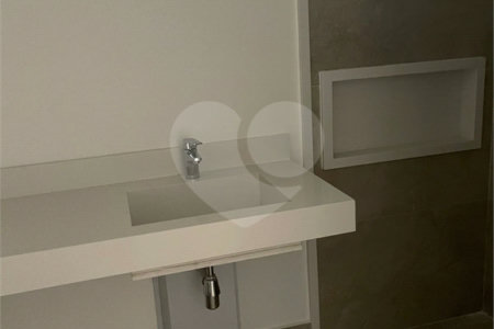 Apartamento à venda com 3 suítes em Moema, São Paulo, SP
