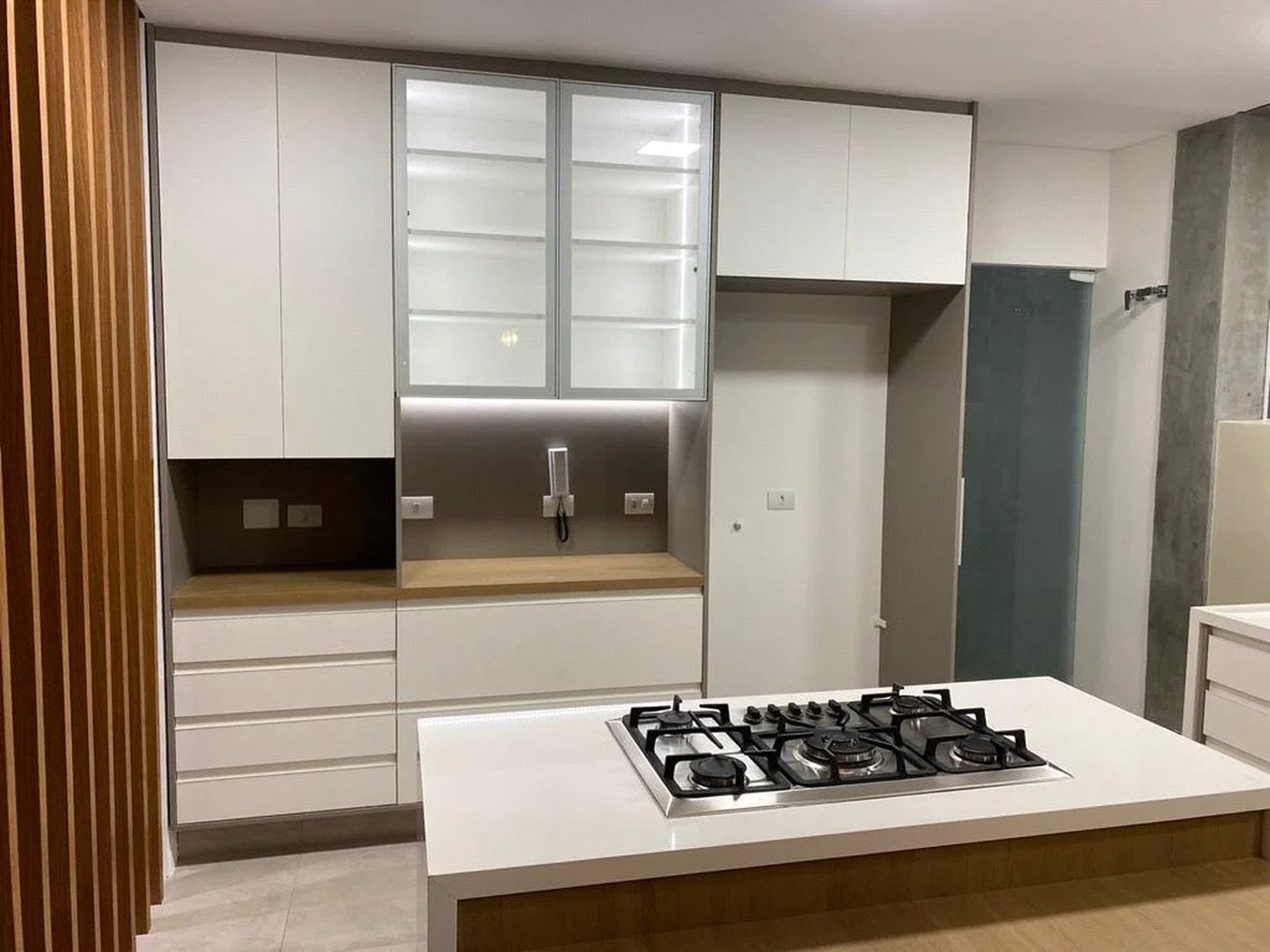 Sobrado à venda com 4 suítes em Vila Inah, São Paulo, SP