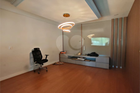 Casa Térrea à venda com 4 quartos, sendo 1 suíte, em Vila Mazzei, Itapetininga, SP