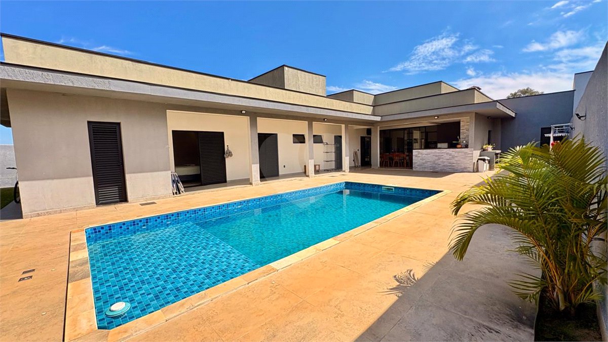 Casa à venda com 3 suítes no condomínio Village Ipanema 2, Araçoiaba da Serra - SP