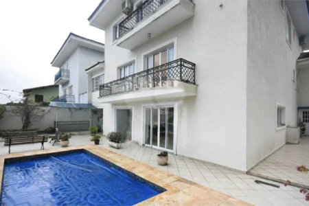 Casa à venda com 5 suítes em Jardim Londrina, São Paulo, SP