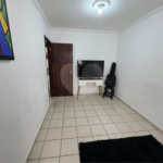 Casa térrea à venda no Douradinho com 2 quartos e edícula com mais dois quartos e 2 banheiros.