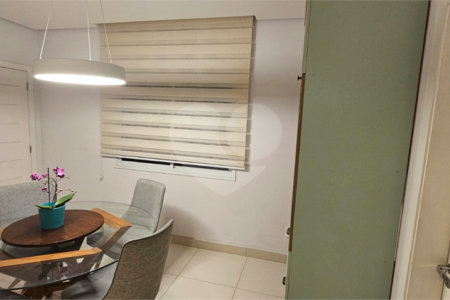 Sobrado à venda com 3 suítes em Vila Alexandria, São Paulo, SP