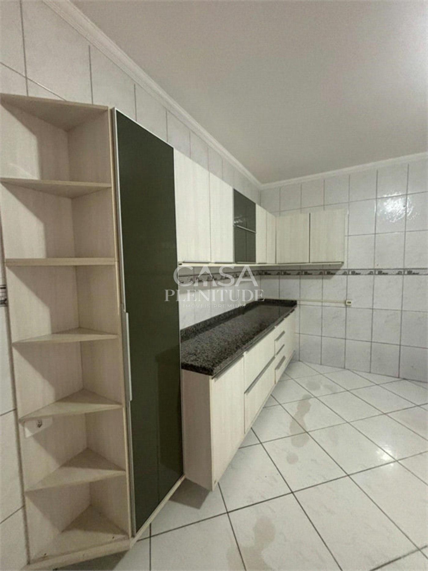 Sobrado à venda com 3 quartos, sendo 1 suíte, em Wanel Ville, Sorocaba, SP