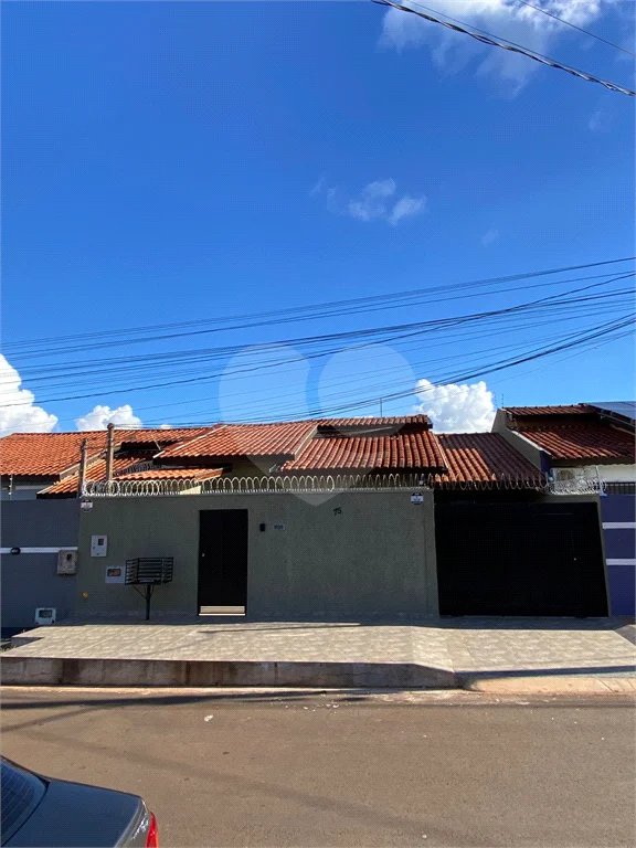 Casa à venda com 4 quartos, sendo 2 suítes, em Residencial Ponta Porã I, Ponta Porã, MS