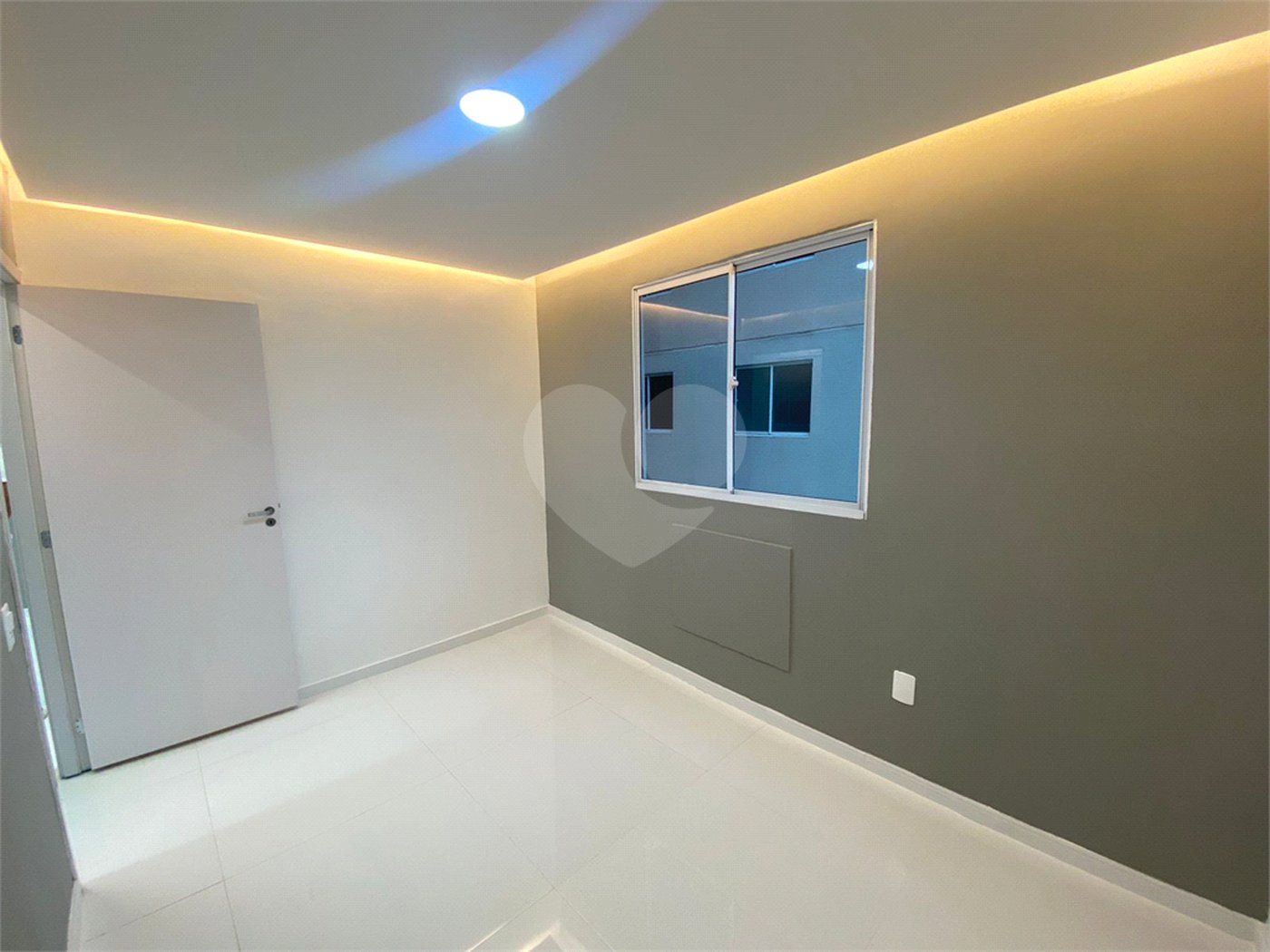 Apartamento à venda com 2 quartos em Santíssimo, Rio de Janeiro, RJ