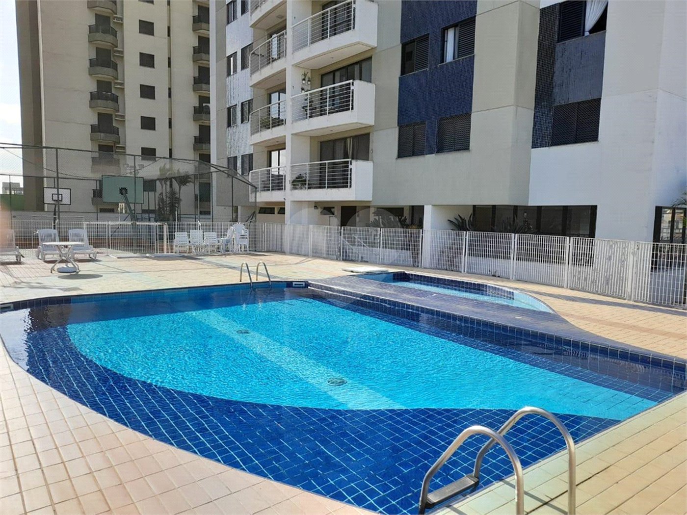 Apartamento à venda com 3 quartos, sendo 1 suíte,  no Centro, Mogi das Cruzes, SP