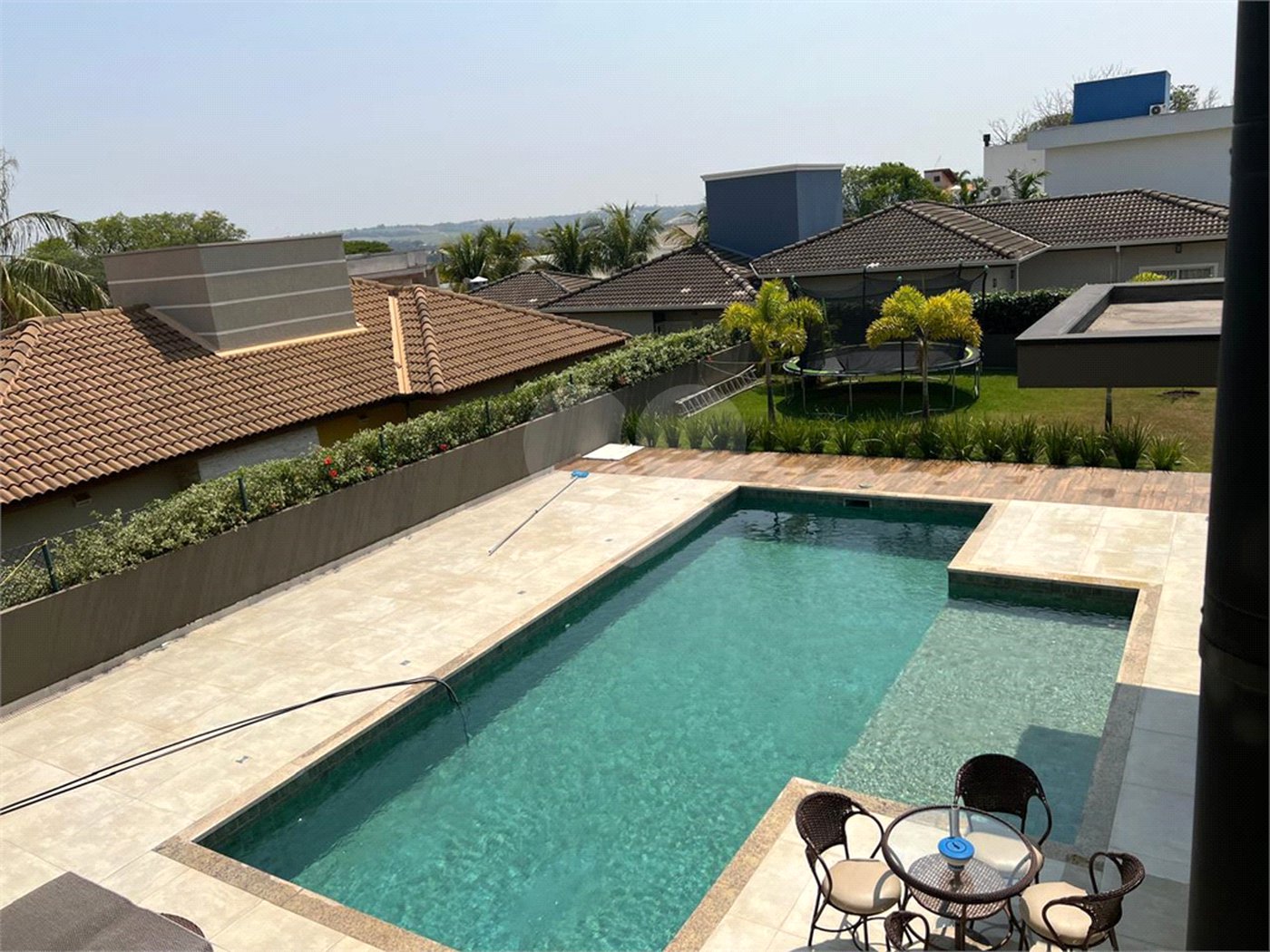 Casa à venda com 5 quartos, sendo 4 suítes, no condomínio Terras de Mont Serrat, Salto - SP