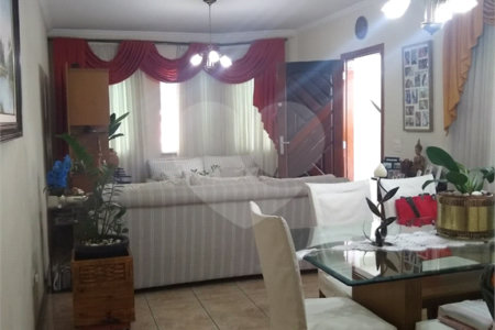 Sobrado à venda com 3 suítes em Vila Nivi, São Paulo, SP