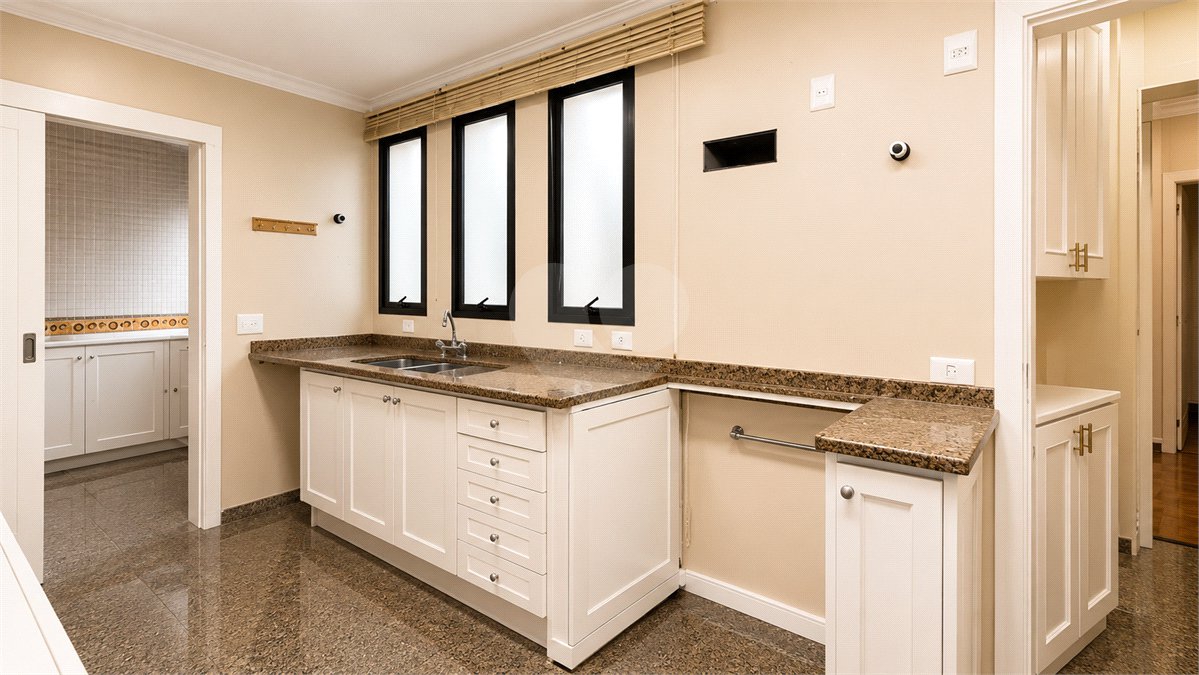 Apartamento à venda com 4 quartos, sendo 2 suítes,  em Brooklin Paulista, São Paulo, SP