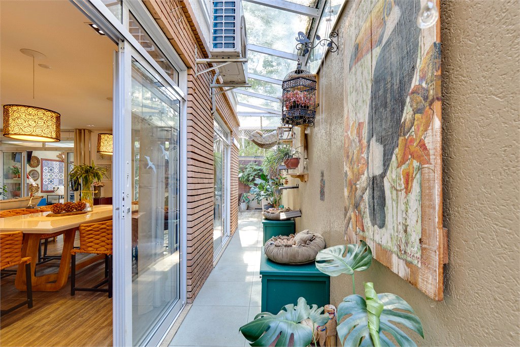 Casa à venda com 4 suítes no condomínio Vila Inglesa, São Paulo - SP