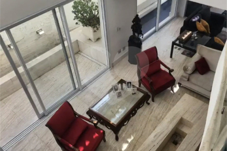 Casa à venda com 4 suítes no condomínio Villaggio Houda, São Paulo - SP
