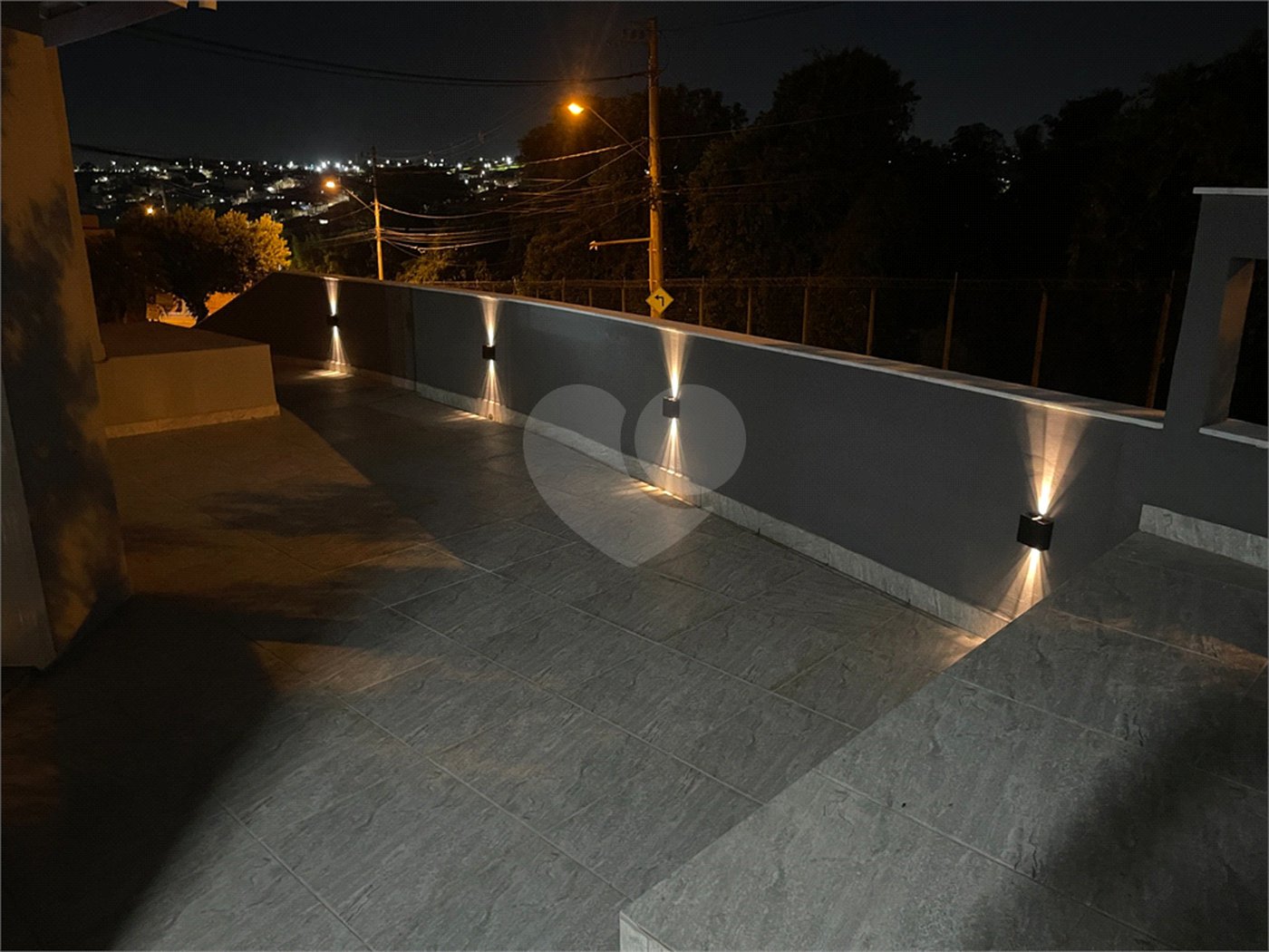 Casa à venda com 4 quartos, sendo 1 suíte, no condomínio Horto Florestal II, Sorocaba - SP