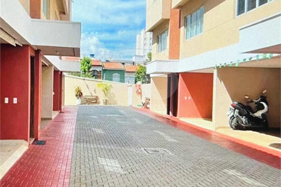 Casa à venda com 3 quartos, sendo 1 suíte, no condomínio Vila Siqueira, São Paulo - SP