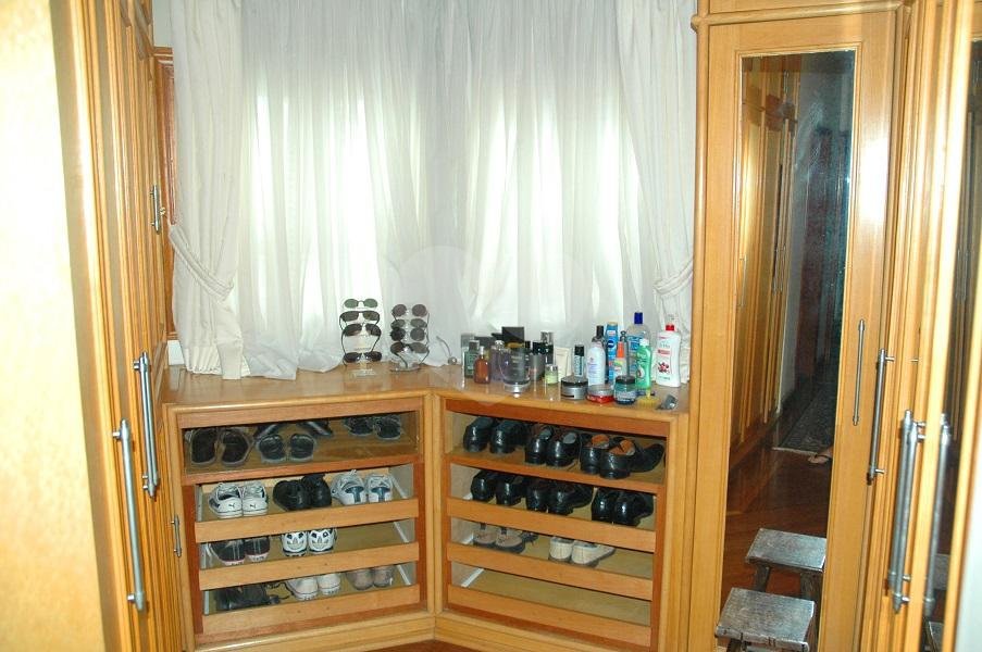 Sobrado à venda com 5 quartos, sendo 4 suítes, em Interlagos, São Paulo, SP