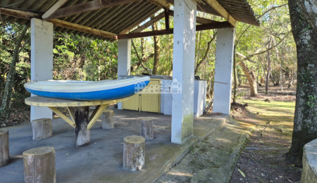 Casa Pé na Água em Atibaia com Acesso à Represa e Mais de 3.000 m² de Natureza