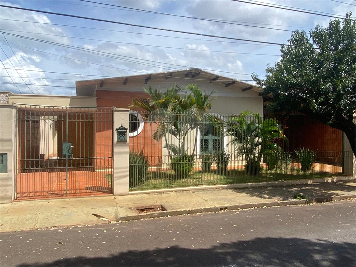 Casa à venda com 3 quartos em Jardim do Carmo, Araraquara, SP