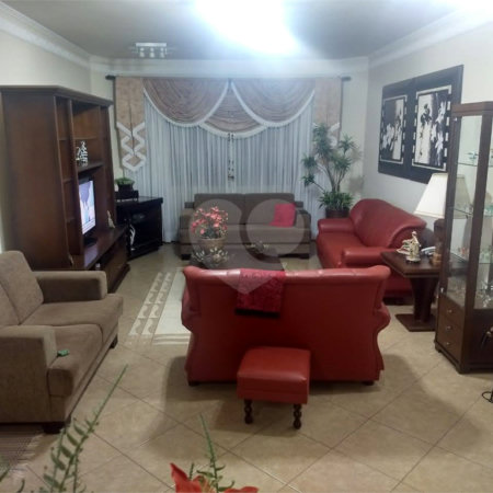 Casa à venda com 4 quartos, sendo 2 suítes, em Vila Petrópolis, Atibaia, SP