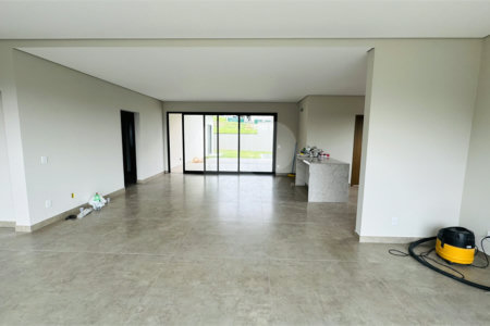 Casa à venda com 3 suítes no condomínio Santa Isabel I, Louveira - SP