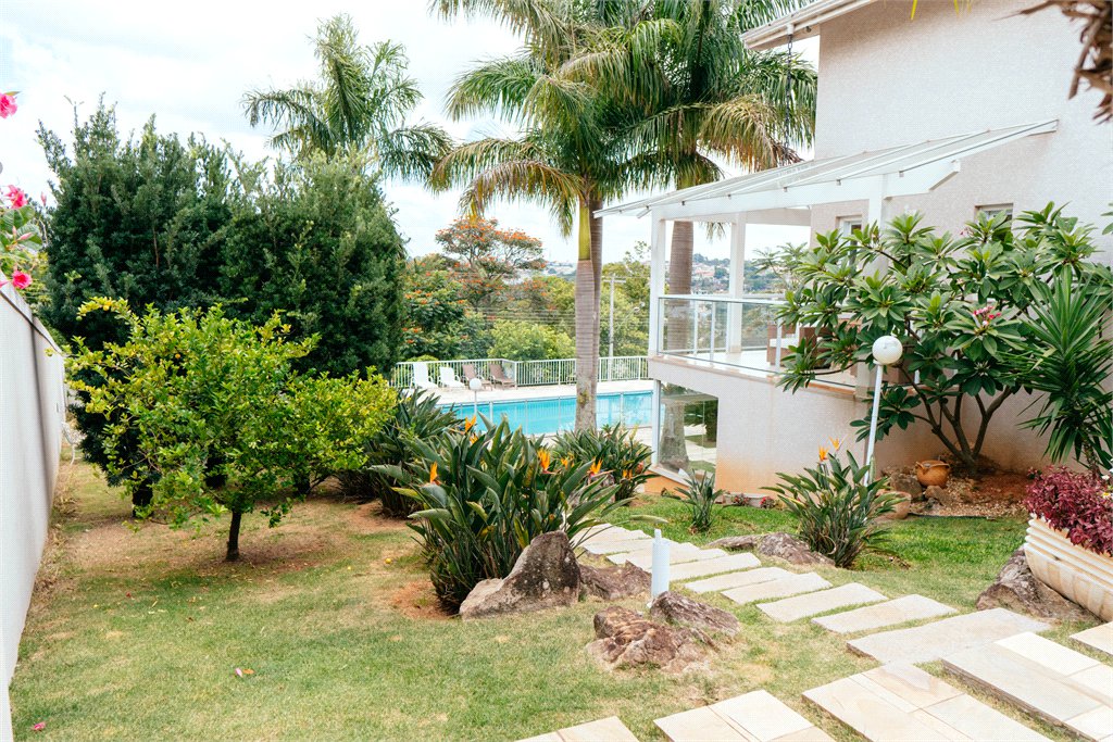 Casa à venda com 5 quartos, sendo 4 suítes, no condomínio Flamboyant, Atibaia - SP
