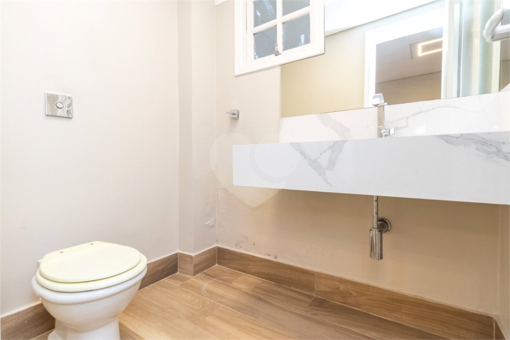 Casa à venda com 4 quartos, sendo 3 suítes, no condomínio Village Place, São Paulo - SP