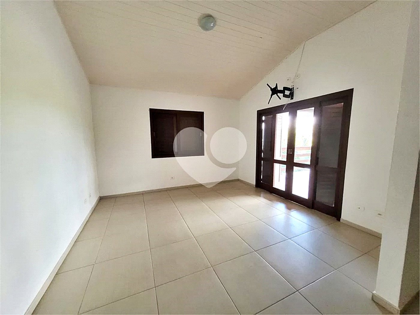 Casa à venda ou para alugar com 7 quartos, sendo 5 suítes, no condomínio Sausalito, Mairiporã - SP