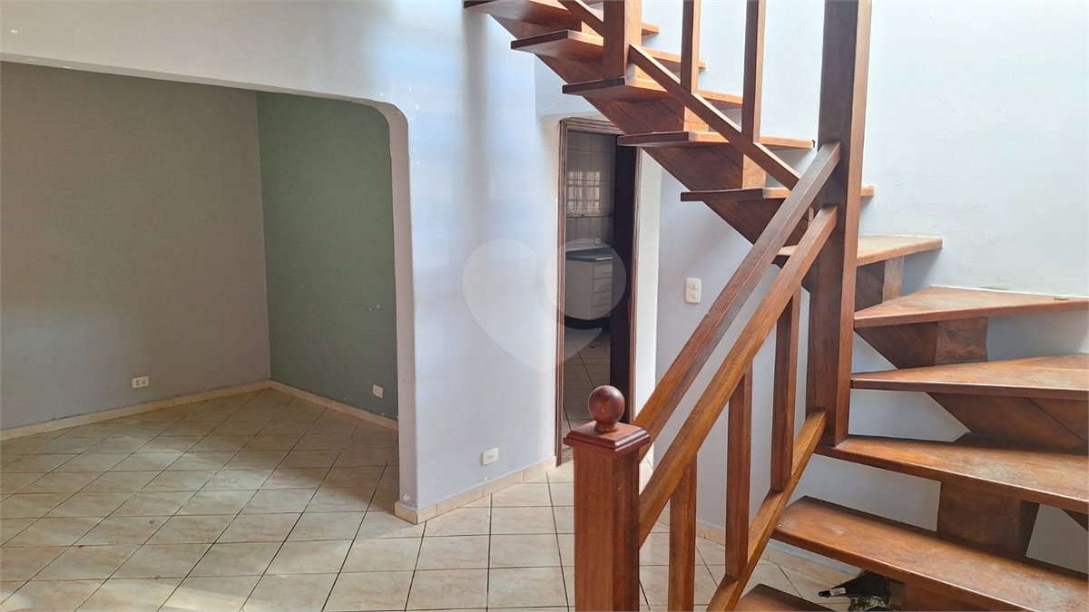 Sobrado para alugar com 4 quartos, sendo 3 suítes, em Vila Nivi, São Paulo, SP