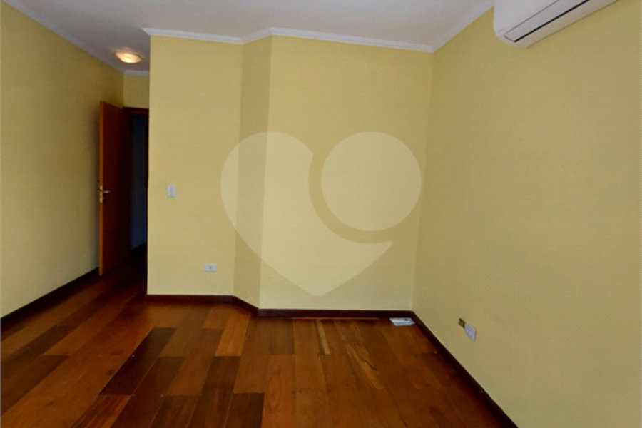 Sobrado à venda com 3 quartos, sendo 2 suítes, em Vila Romero, São Paulo, SP