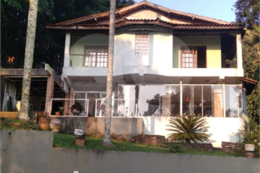 Casa à venda com 6 quartos, sendo 1 suíte, no condomínio Associação Reserva das Hortênsias, Mairiporã - SP
