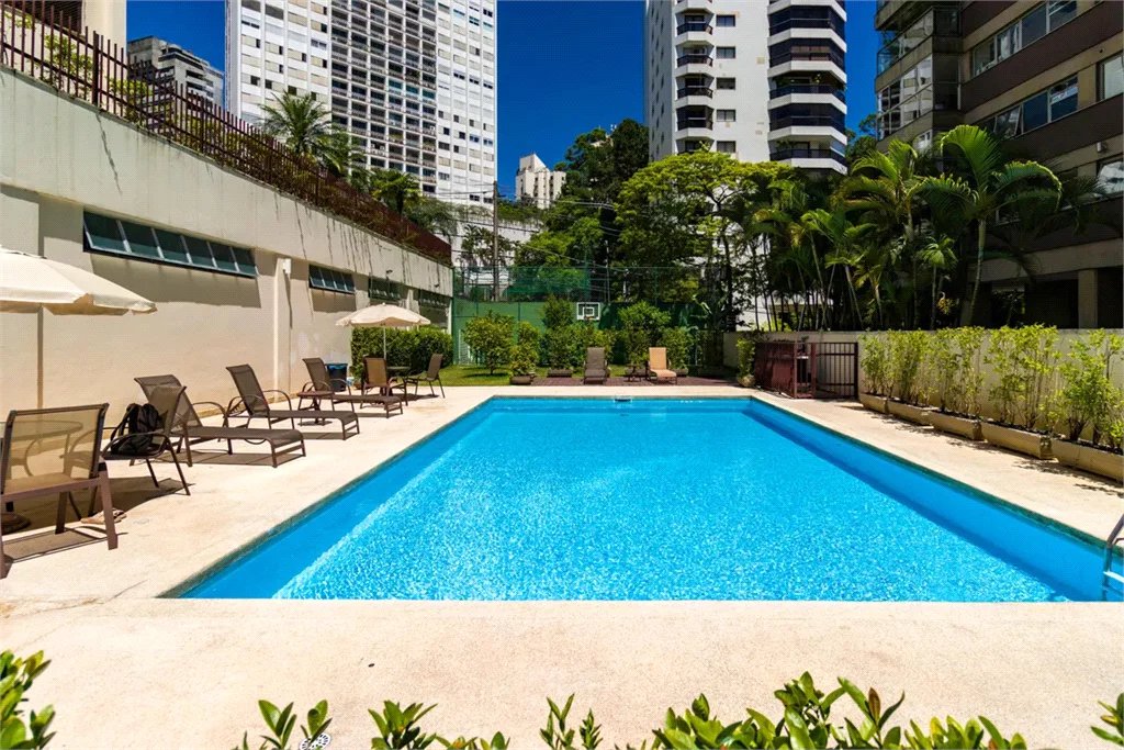 Apartamento à venda com 4 quartos, sendo 2 suítes, em Real Parque, São Paulo, SP