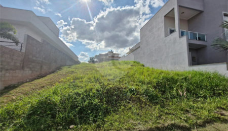 Terreno à venda no condomínio Bosque dos Cambarás, Valinhos - SP