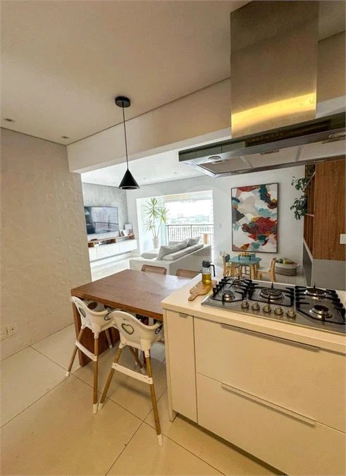 Apartamento de 106 m² no Auge Home Resort, porteira fechada, com 3 dormitórios, 1 suíte, varanda gourmet, 2 vagas, depósito e lazer completo.