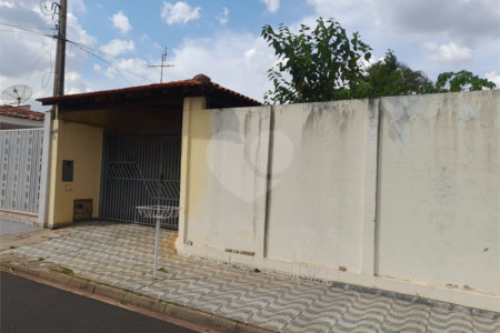 Sobrado à Venda no Parque Fehr – 3 Dormitórios e Área Gourmet em Rua Tranquila