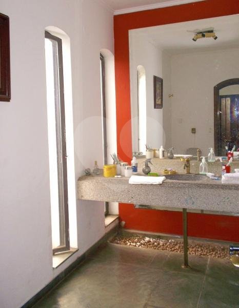 Sobrado à venda com 4 quartos, sendo 2 suítes, em Jardim Leonor, São Paulo, SP
