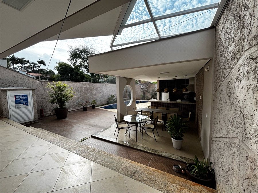 Casa à venda com 4 quartos, sendo 3 suítes,  em Vila Oliveira, Mogi das Cruzes, SP
