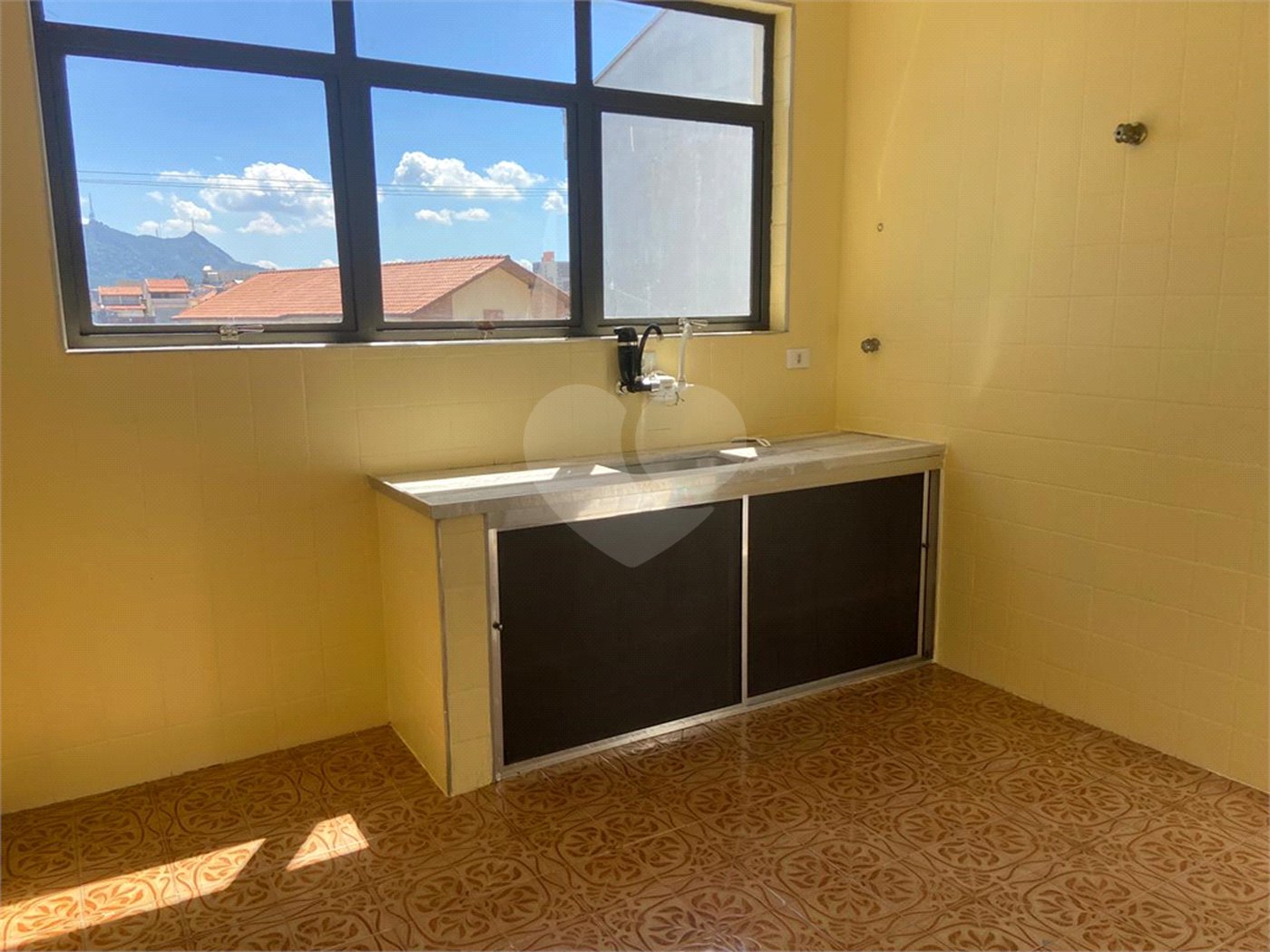 Sobrado à venda com 3 quartos, sendo 1 suíte,  em Parque Maria Domitila, São Paulo, SP