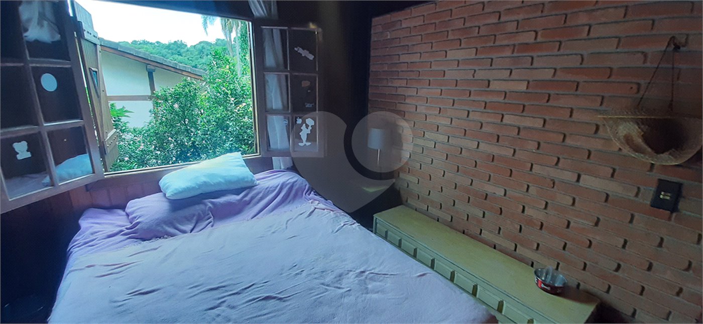 Casa à venda com 4 quartos, sendo 2 suítes, no condomínio Associação Reserva das Hortênsias, Mairiporã - SP