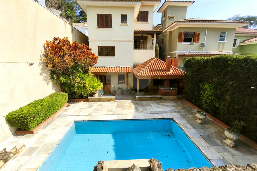 Casa à venda com 3 suítes no condomínio Jd Itatinga, São Paulo - SP