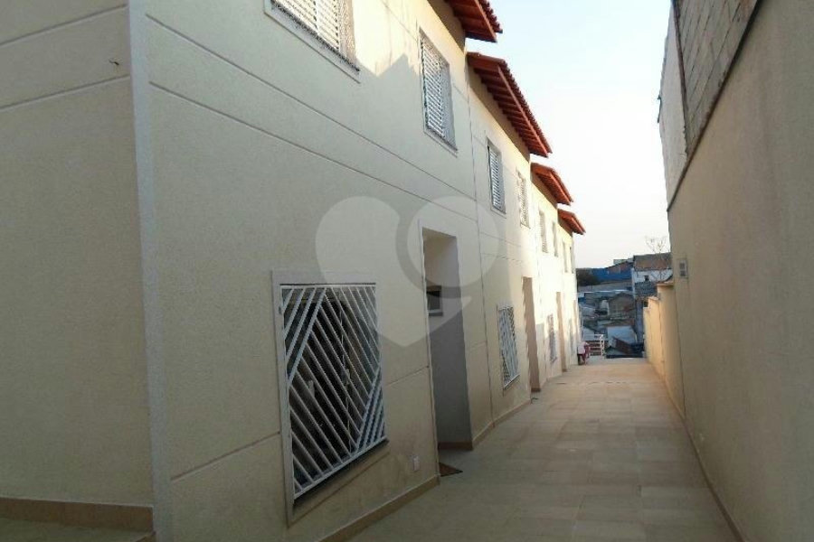 Casa à venda com 3 quartos, sendo 1 suíte, no condomínio Fernandes, São Paulo - SP