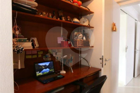 Apartamento à venda com 4 quartos, sendo 2 suítes,  em Vila Uberabinha, São Paulo, SP