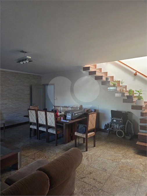 Sobrado à venda com 4 quartos, sendo 1 suíte, em Vila Graciosa, São Paulo, SP