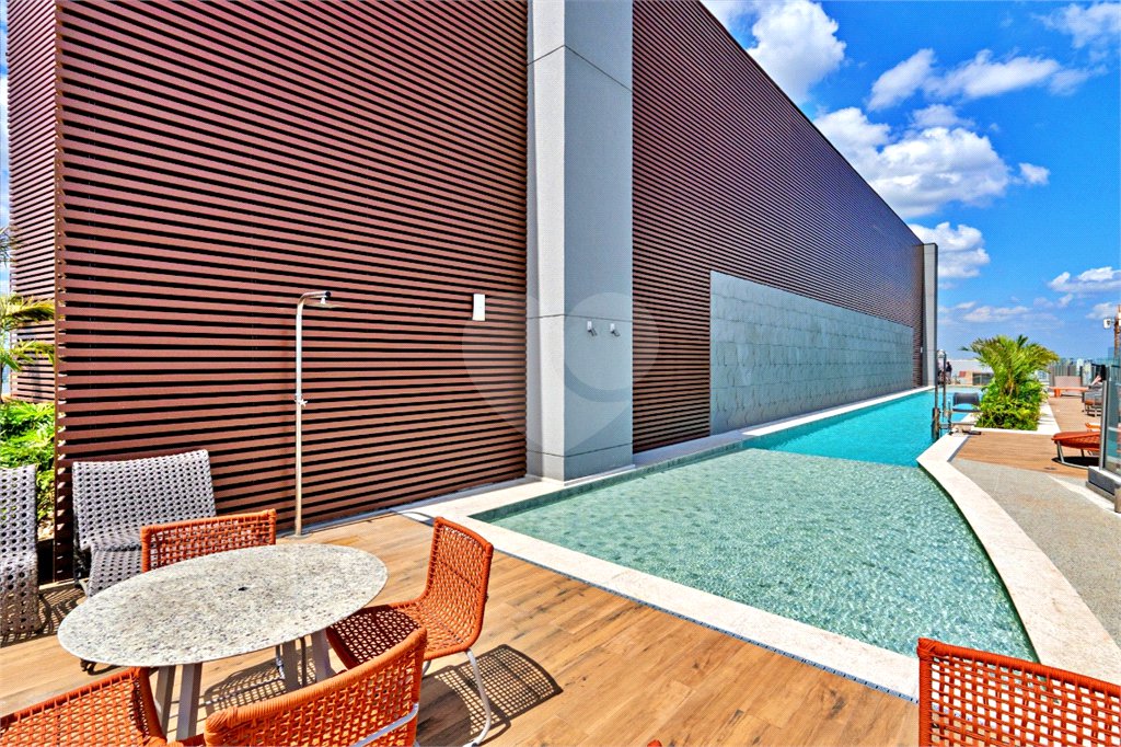Apartamento à venda com 4 quartos, sendo 2 suítes,  em Jardim das Acácias, São Paulo, SP