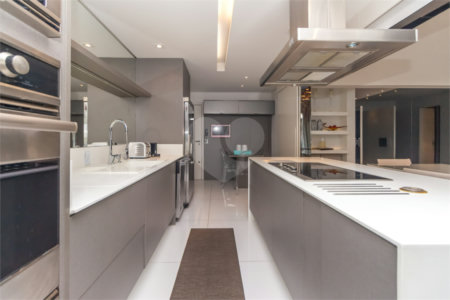 Apartamento à venda com 4 suítes em Campo Belo, São Paulo, SP