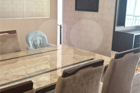 Apartamento à venda com 3 quartos, sendo 1 suíte, em Conjunto Residencial Irai, Suzano, SP