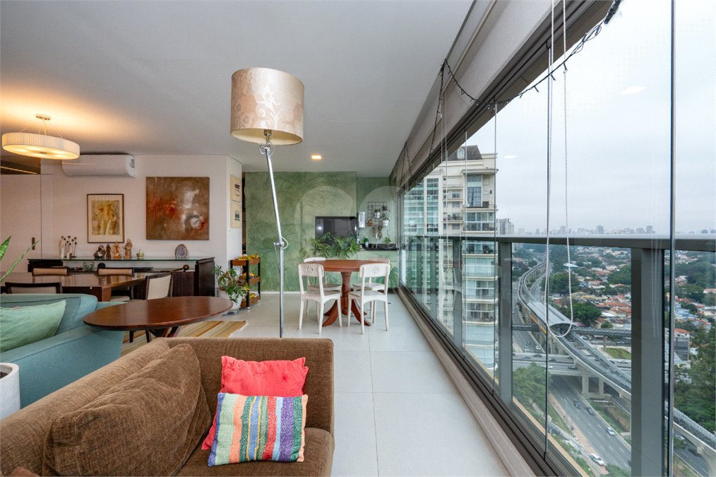 Apartamento à venda com 3 suítes em Campo Belo, São Paulo, SP