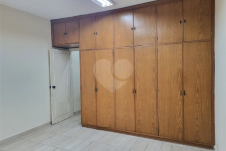 Sobrado à venda com 3 quartos em Moema, São Paulo, SP